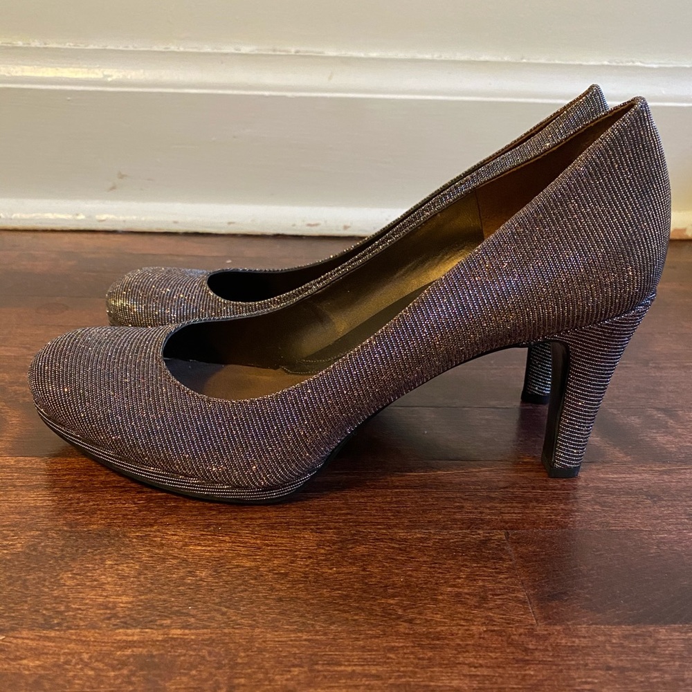LAST CALL‼️ Naturalizer Two Tone Party Heels